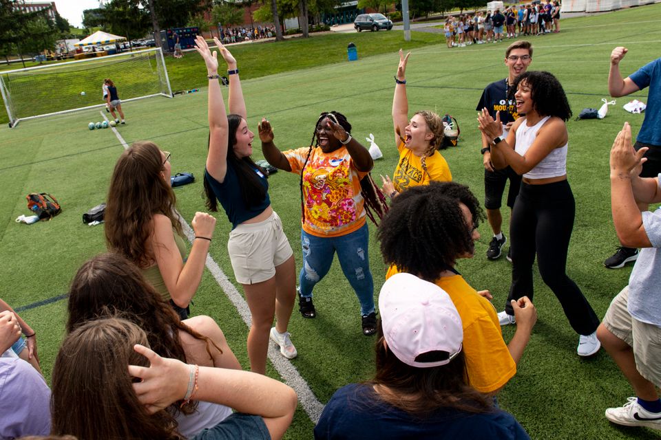 Incoming Honors Freshman cheering while playing games at the Honors Retreat